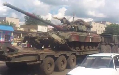 Из Харьковской области перебрасывают танки на Донбасс - видео