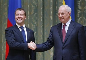 Азаров сегодня встретится с Медведевым, чтобы обсудить  торговые войны 