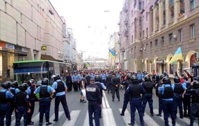 В Харькове на митингах пострадали два человека, десятки задержаны