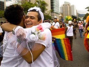 Трансатлантическая любовь: мэр Амстердама поженил геев из США