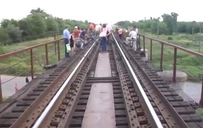 Вибух мосту у Запорізькій області: відео з місця подій