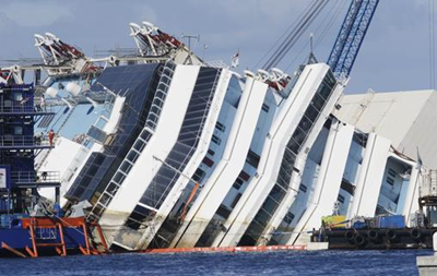Затонувший лайнер Costa Concordia утилизируют в августе