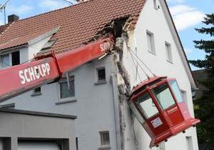 В Германии при падении смотровой кабины пострадали 13 человек