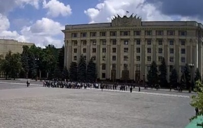 У Харьковской ОГА митингуют против внесения изменений в Конституцию