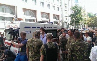 Возле Рады подрались представители Самообороны Майдана