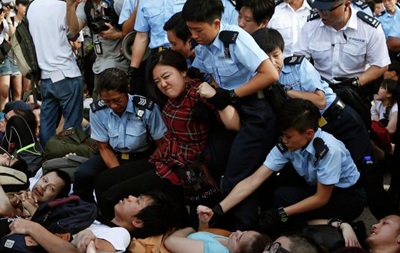 Понад 500 демонстрантів затримані в центрі Гонконгу 
