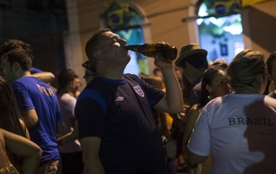 Генсекретарь FIFA впечатлен количеством пьяных на трибунах