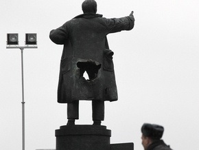 Коммунисты провели митинги в связи с подрывом памятника Ленину