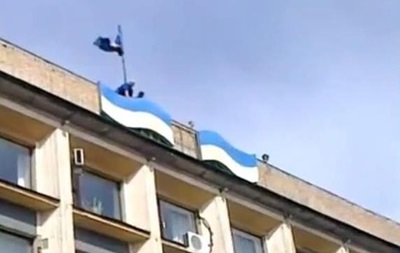 С донецкого горсовета сняли герб Украины