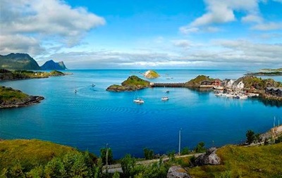 У берегов Норвегии затонуло судно с туристами: один человек погиб