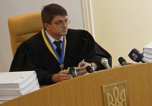 Киреев третий час зачитывает материалы дела Тимошенко