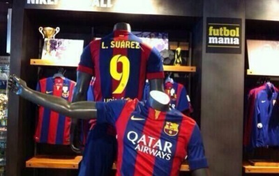 В Испании продают футболки Барселоны с фамилией скандального нападающего