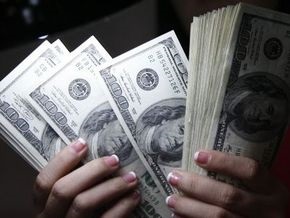 НБУ с начала года продал на межбанке свыше восьми млрд долларов