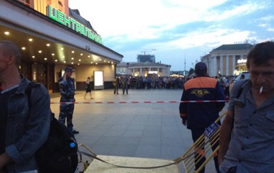 На київському вокзалі шукають бомбу 