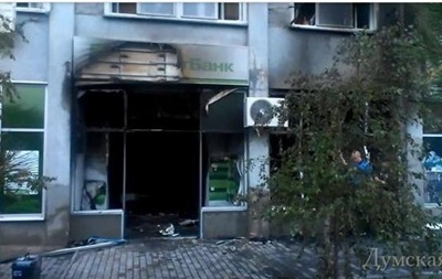 Ночью в Одессе взорвали два отделения ПриватБанка