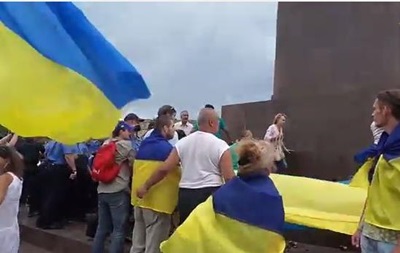 У Харкові виникла сутичка між активістами Майдану й Антимайдану