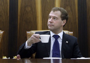 Медведев заявил, что первая запись в его трудовой книжке - дворник