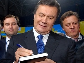 Янукович поздравил ветеранов Советской армии: Власть создает псевдогероев