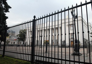 Литвин открестился от нового забора перед зданием парламента