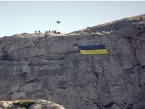 Украинские флаги установят на вершинах Карпат, Крыма, Альп и Эльбруса