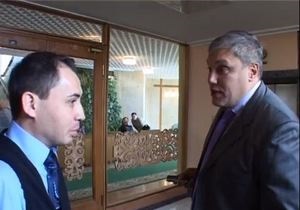 В здании парламента Крыма регионал обматерил журналиста