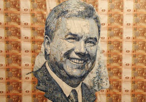 Украинский художник изобразил Януковича и Тимошенко на купюрах