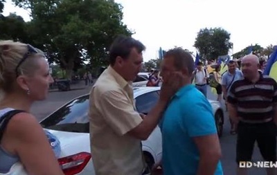 В Одесі накинулися на водія, який зав язав георгіївську стрічку 