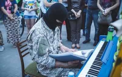 Пианист-экстремист с Майдана  вновь сыграет в Харькове