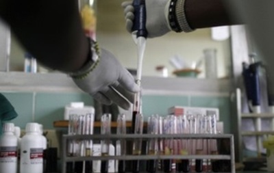 Лікар з США, який боровся з лихоманкою Ебола в Африці, заразився вірусом 