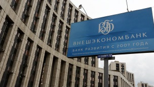 Гонитва за довгим доларом: чим загрожують санкції банкам РФ