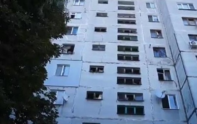 У житловому кварталі Луганська розірвався снаряд 