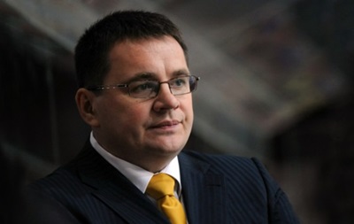 Збірну України з хокею вирішив покинути головний тренер