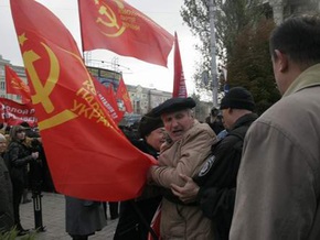 В Донецке коммунисты пытались штурмом взять здание обладминистрации