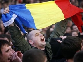 В Кишиневе демонстранты забросали камнями резиденцию президента Молдовы