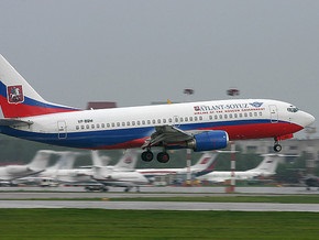 Boeing 737 совершил аварийную посадку в Москве