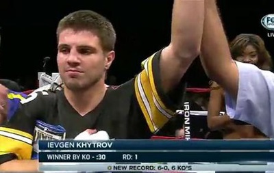 Український боксер Євген Хитров розправився з суперником за 30 секунд