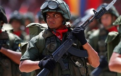 Венесуела зосередила 17 тисяч військових на кордоні з Колумбією
