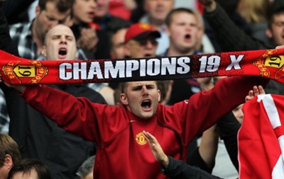 Манчестер Юнайтед заборонив фанатам проносити на свій стадіон планшети