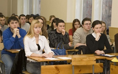 Студентам из Донбасса разрешили оплатить обучение до конца года