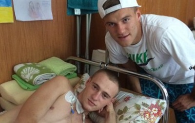 Футболисты Динамо навестили раненых бойцов АТО