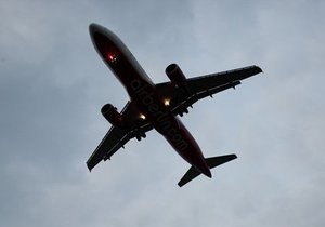 В Симферополе из-за драки на борту вынужденную посадку совершил самолет Дубай - Киев