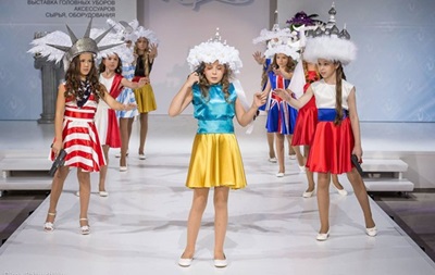 В Москве на показе мод дети с пистолетами инсценировали самоубийство Украины