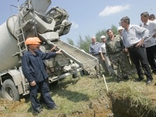 Ющенко заложил фундамент под опору во Львовской области