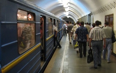У Києві відновила роботу станція метро Театральна 
