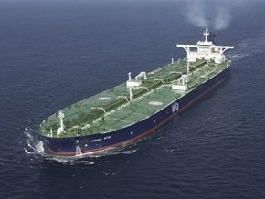 Захваченный пиратами танкер перевозил 2 млн баррелей нефти