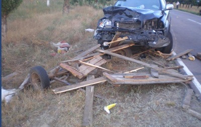 В Херсонской области Volvo столкнулось с повозкой, есть жертвы 