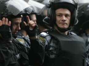 В Киеве выявили подпольный склад дорогих часов и телефонов