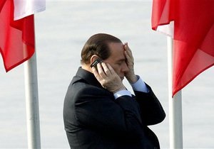 Номер мобильного телефона Берлускони попал в интернет