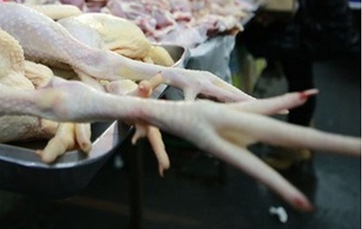 В Россию пытались ввезти сто тонн сосисок и курятины из США 