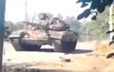 У РНБО показали відео з російським танком у Новоазовську